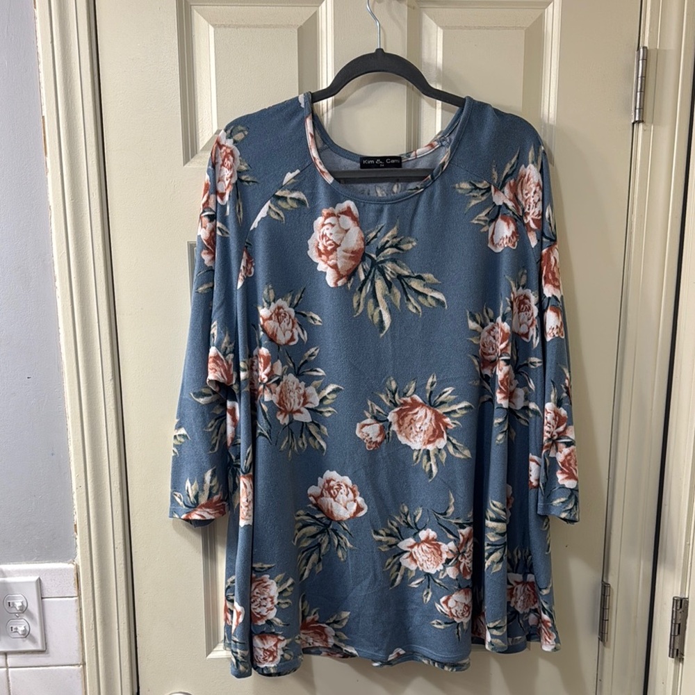 Kim & Cami Blue Floral 3/4 Sleeve Tunic